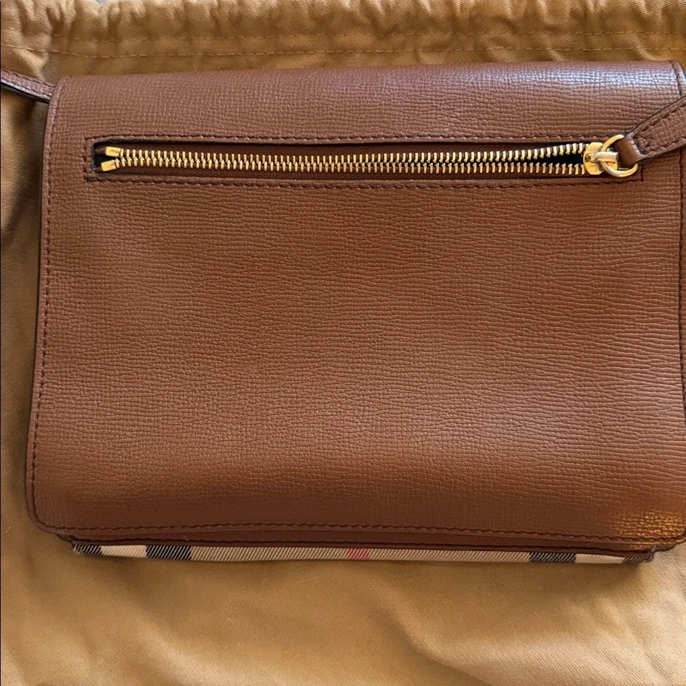 Burberry Maroon and Tan Leather Interior - Picture 3 of 13